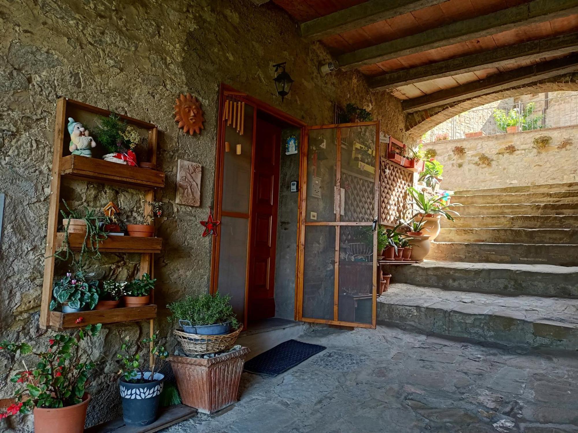 Il Borgo Antico Monte del Lago Exterior foto