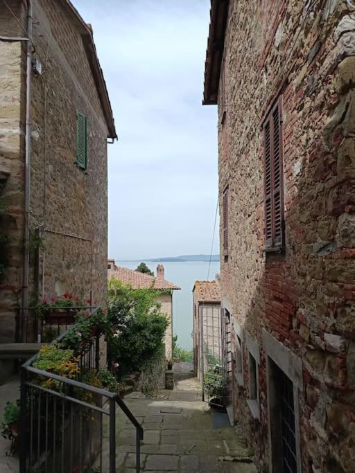 Il Borgo Antico Monte del Lago Exterior foto